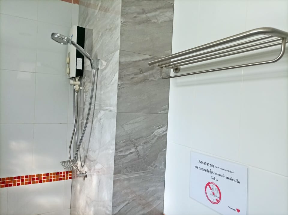 Superior Double Room | Bathroom | Hair dryer, towels