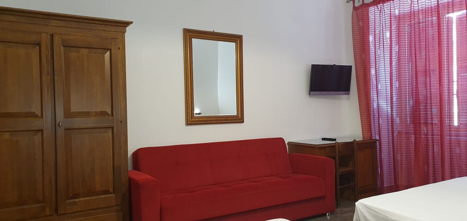City Apartment | 3 bedrooms, desk, laptop workspace, free WiFi