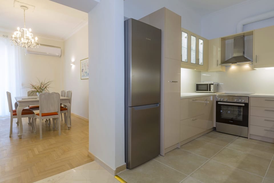 Luxury Apartment, 2 Bedrooms, Non Smoking, City View | Private kitchen | Coffee/tea maker, oven, stovetop, electric kettle