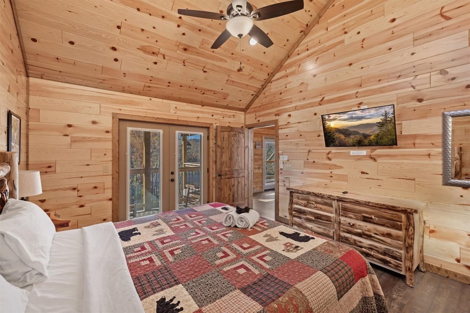 Cabin, 5 Bedrooms | 5 bedrooms, WiFi (free)
