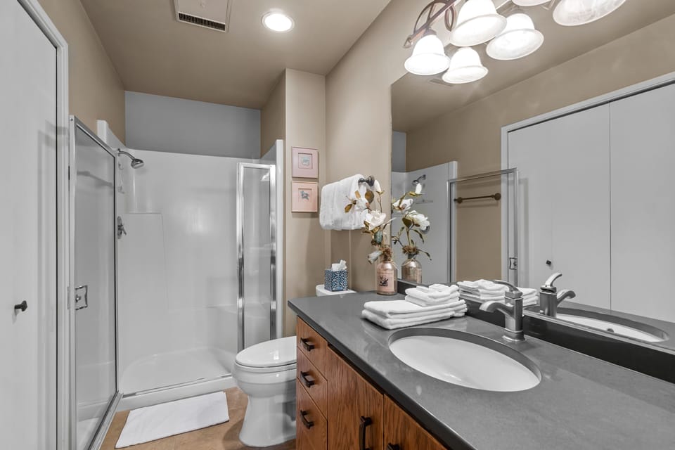 Full Bathroom - Main Level