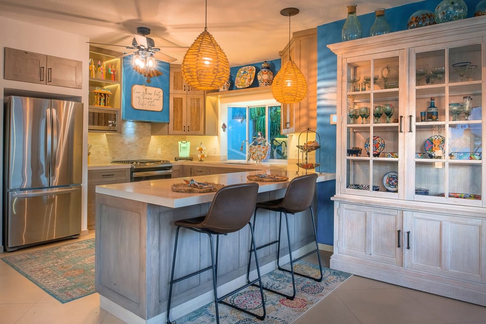 Fully equipped kitchen with bar seating