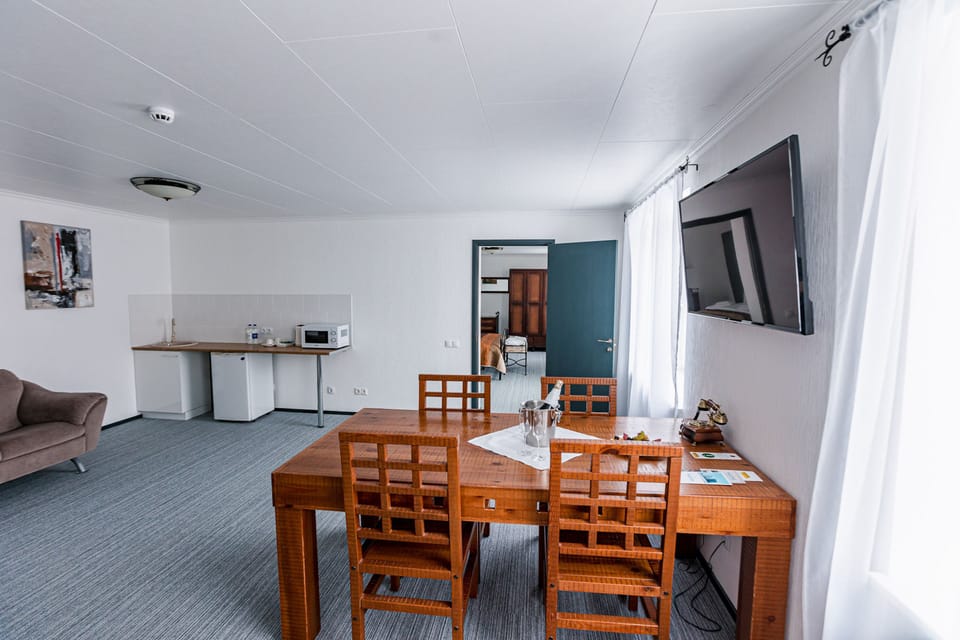 Comfort Suite, Sauna | Desk, free WiFi, bed sheets