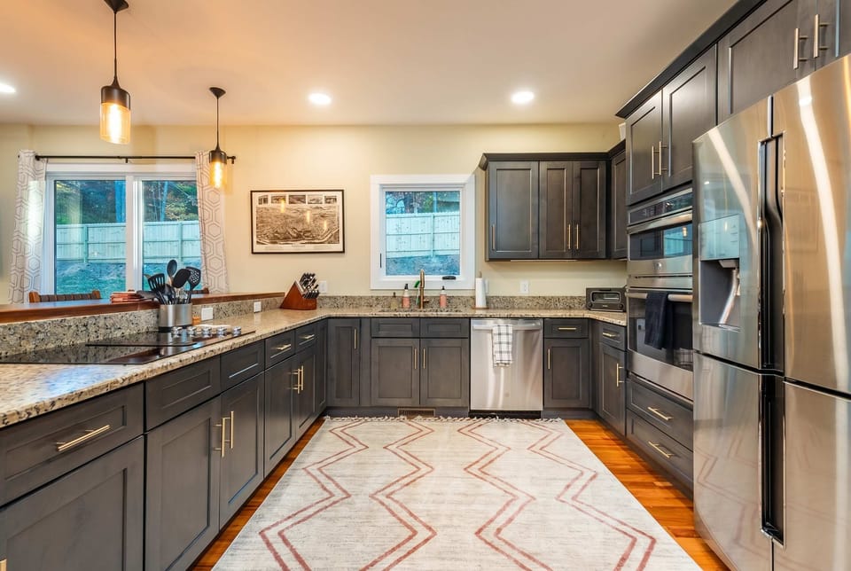 Spacious & Modern – Enjoy a well-equipped kitchen with premium appliances and ample cabinetry for all your cooking needs.
