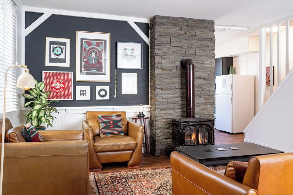 House | Living area | 40-inch flat-screen TV with cable channels, TV, fireplace