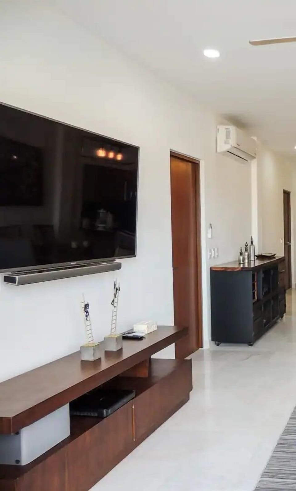 Family Apartment | Living area | 35-inch TV with cable channels