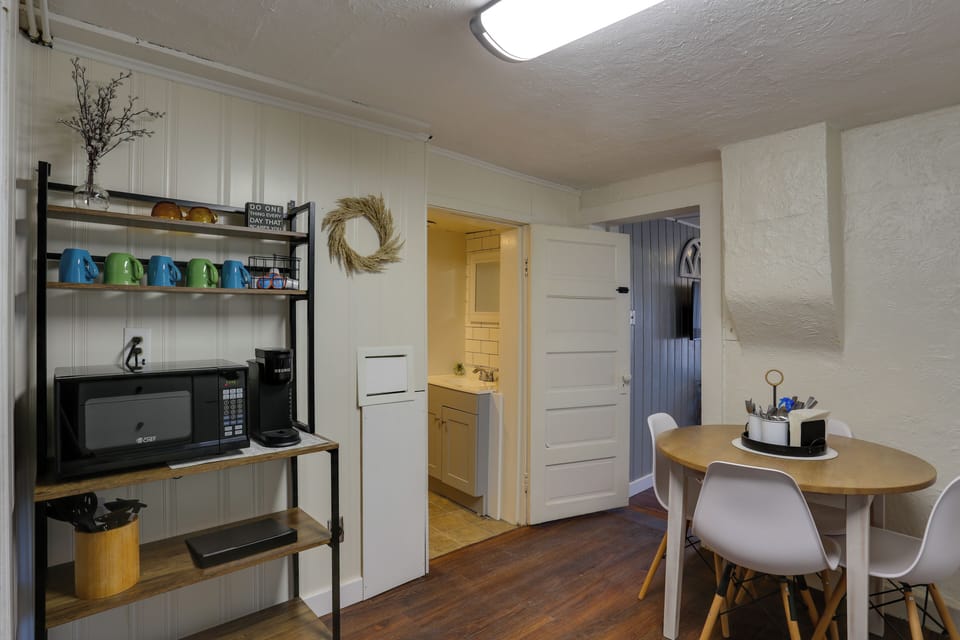 Dining Area | Dishware/Flatware Provided