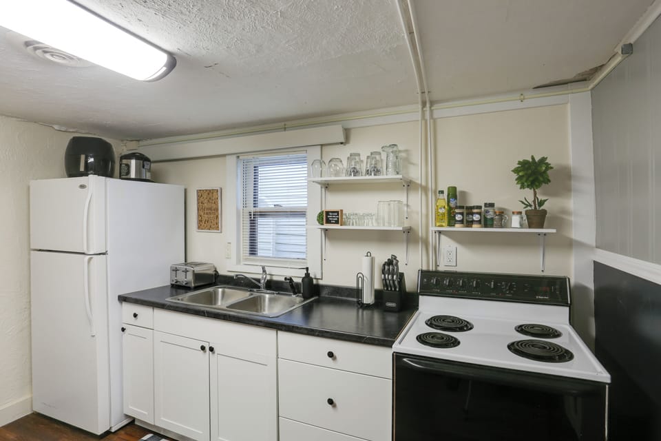 Kitchen | Cooking Basics | Coffee Maker | Paper Towels/Trash Bags Provided