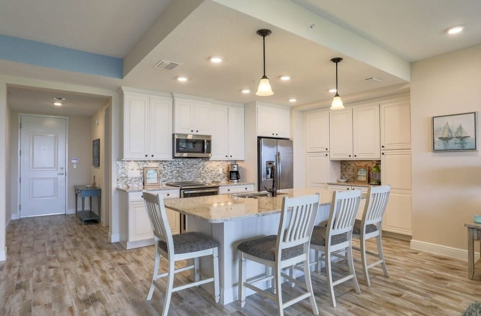 Kitchen and Counter Seating 
