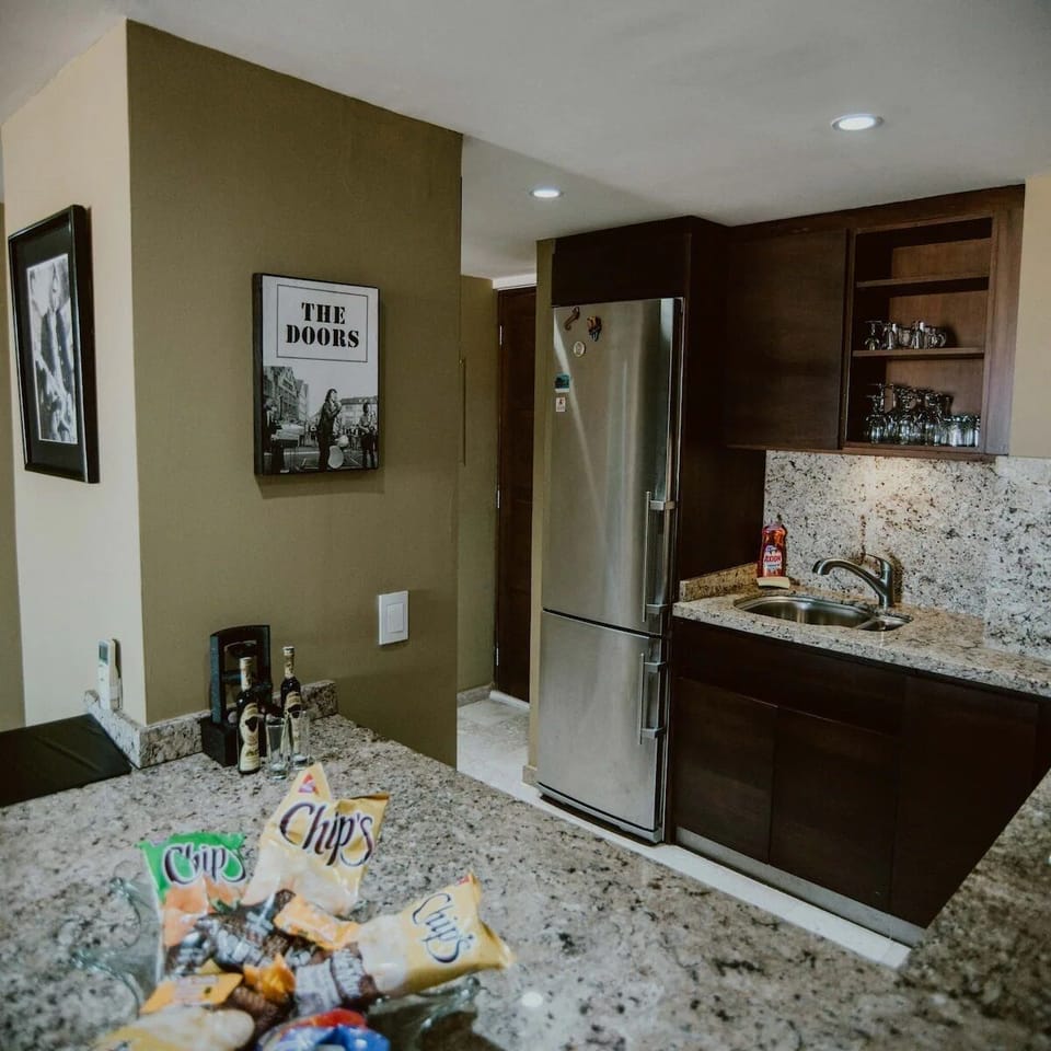 Comfort Condo | Private kitchen | Dining tables