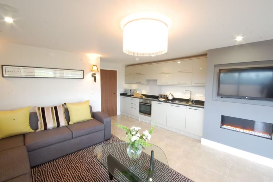 Apartment, 2 Bedrooms | Private kitchen | Full-size fridge, microwave, oven, stovetop