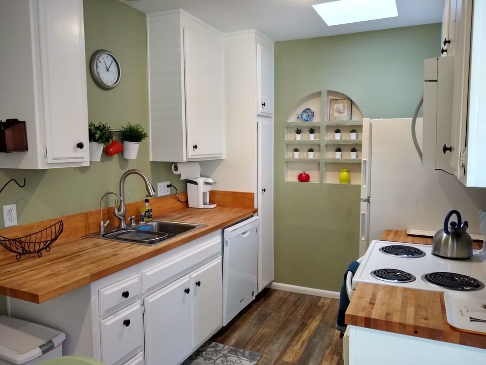 Kitchen with filtered water faucet