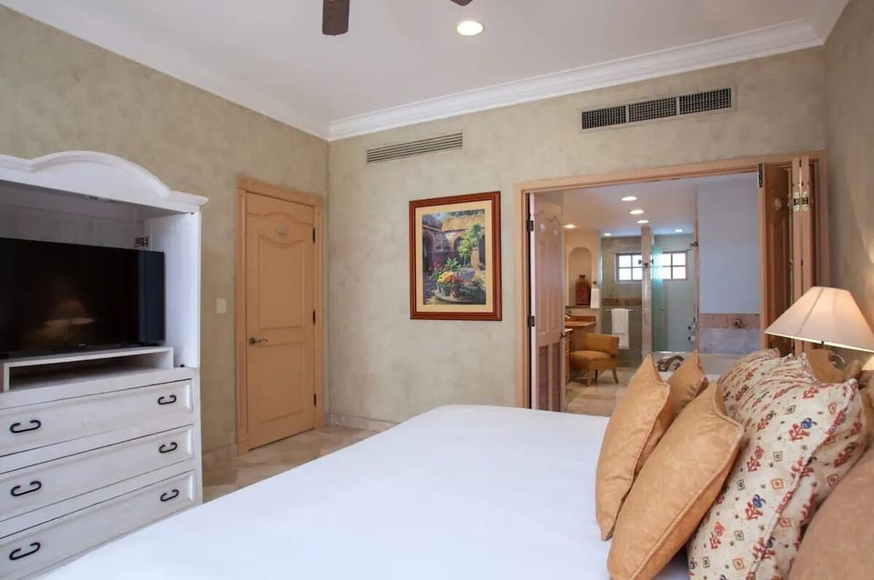 Comfort Condo | Capsule