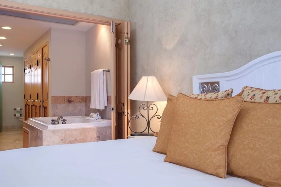 Comfort Condo | 2 bedrooms, free WiFi, bed sheets