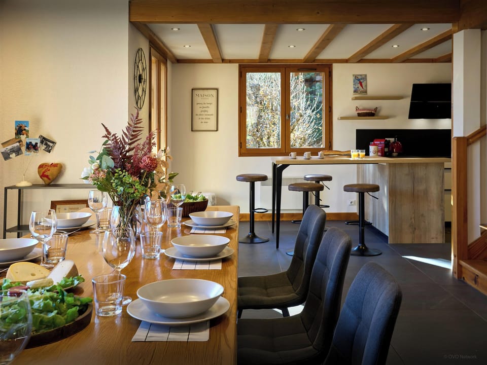 Dining table & Kitchen