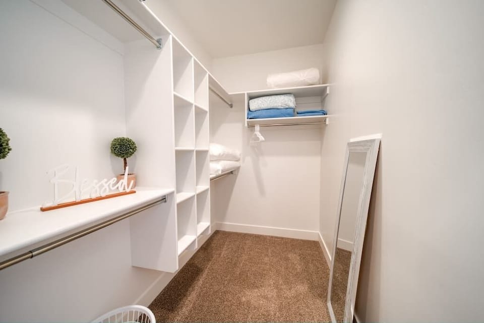 Master Walk-in Closet/Full Length Mirror