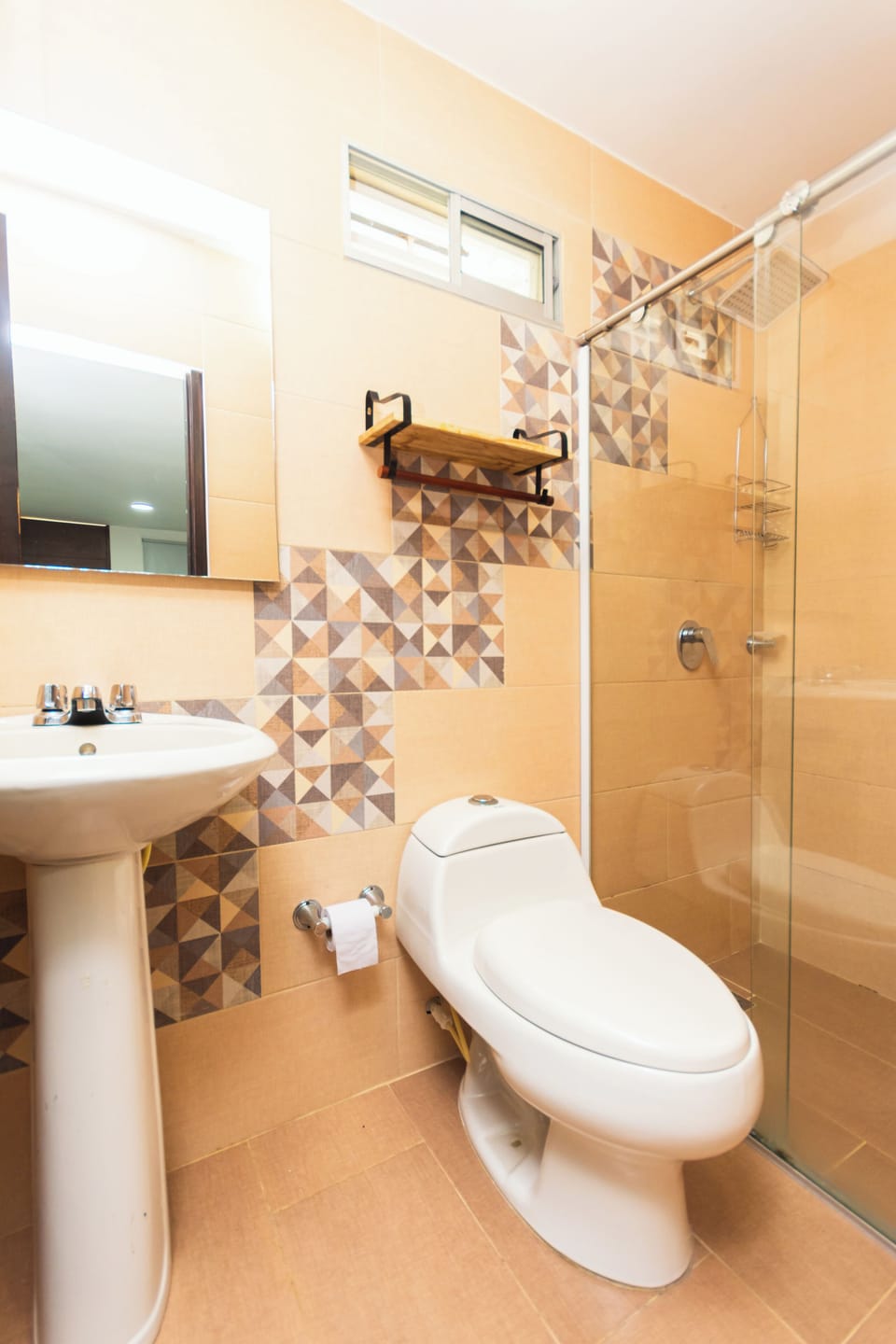 Standard Triple Room | Bathroom | Hair dryer