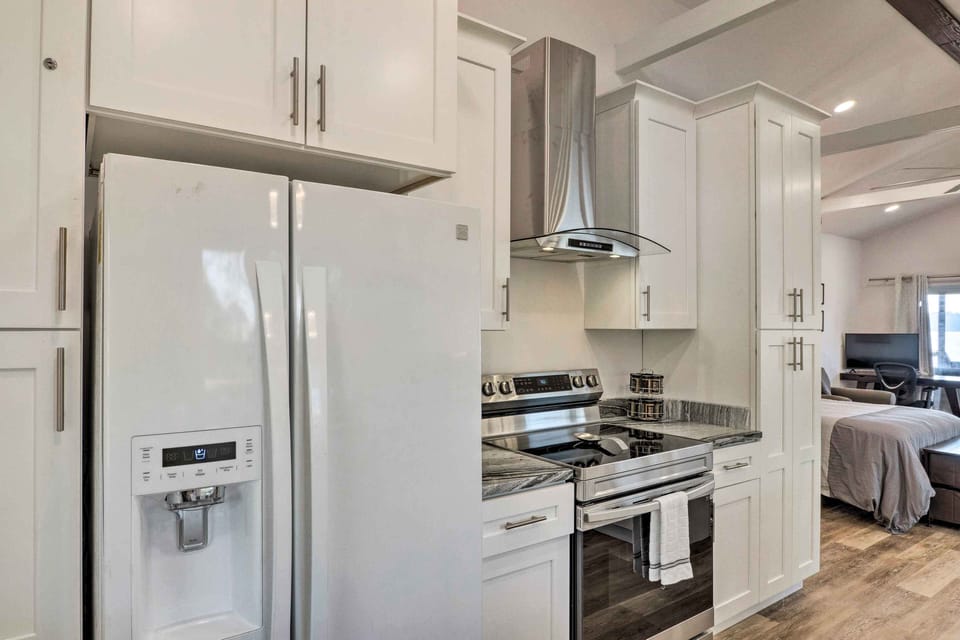Kitchen | Cooking Basics | Coffee Maker | Paper Towels/Trash Bags Provided