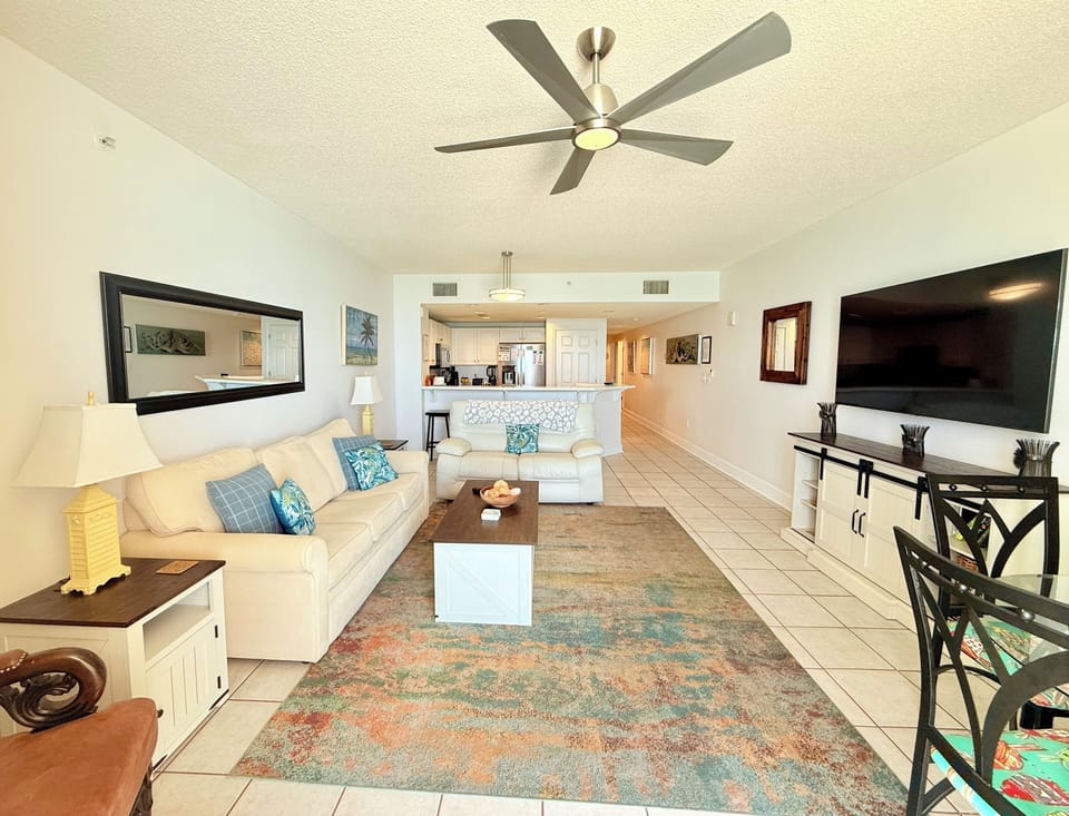 Spacious Living Room!