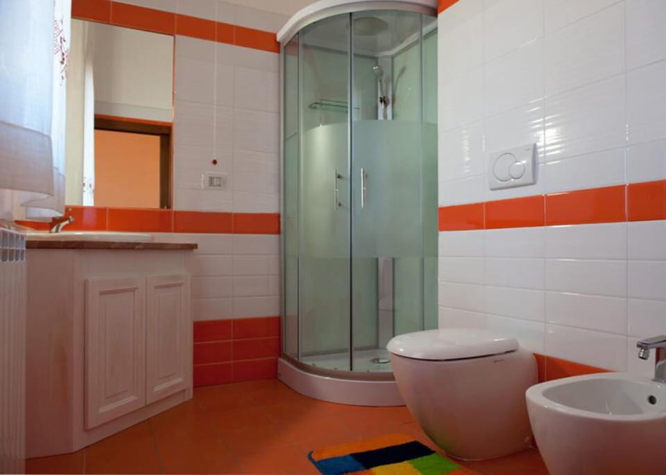Autumn, Bathroom, Spring, Summer
