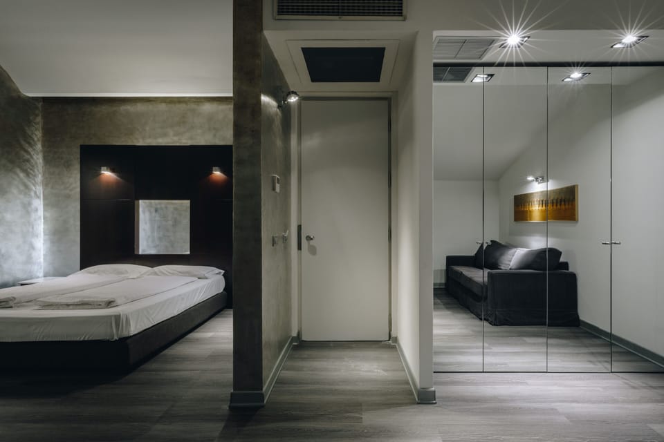 Junior Suite | Hypo-allergenic bedding, down comforters, minibar, in-room safe