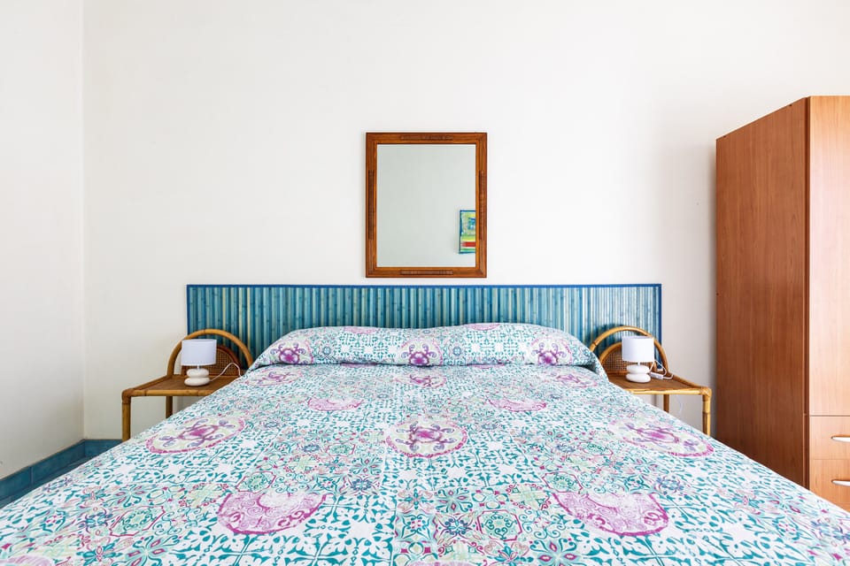 4 bedrooms, bed sheets