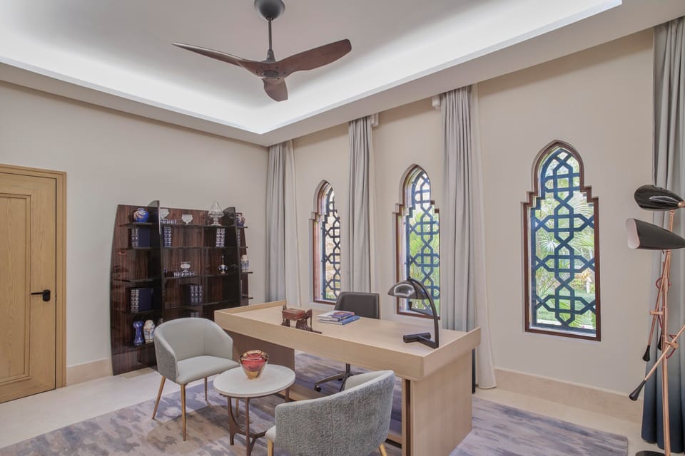 Room (The Palace) | In-room business center