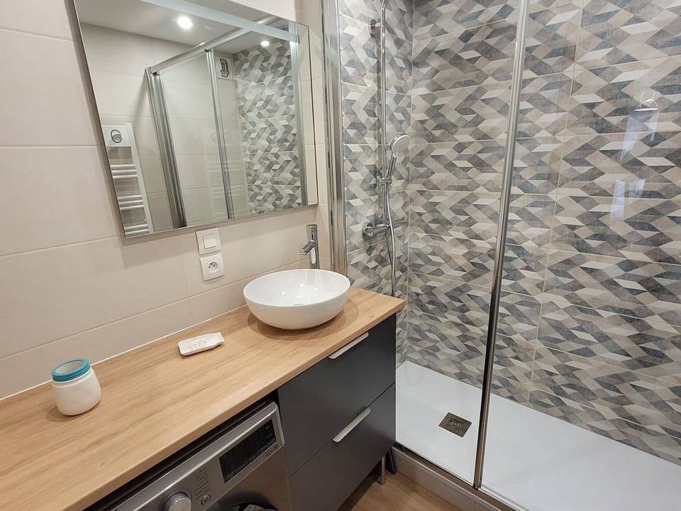 Renovated apartment for 4 near center with parking and wifi included Apartment in Les Gets