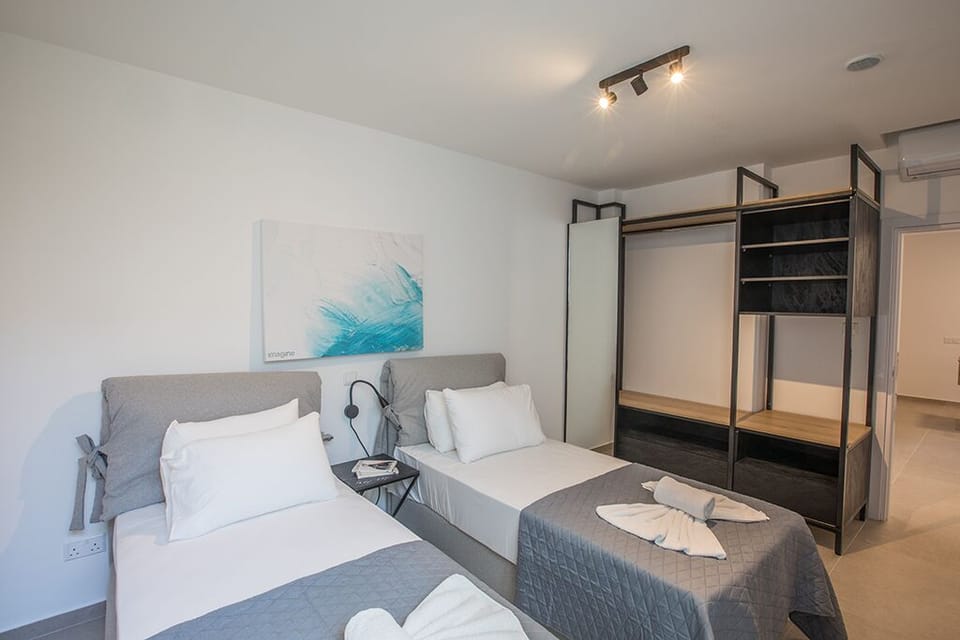 Bedroom 5, lower ground Floor with Two Single Beds