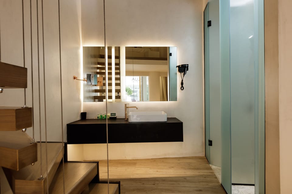 Junior Suite | In-room safe, desk, soundproofing, iron/ironing board