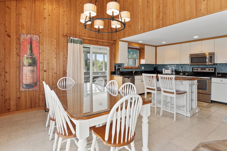 SH08: Serenity Shores | Mid Level Dining Area