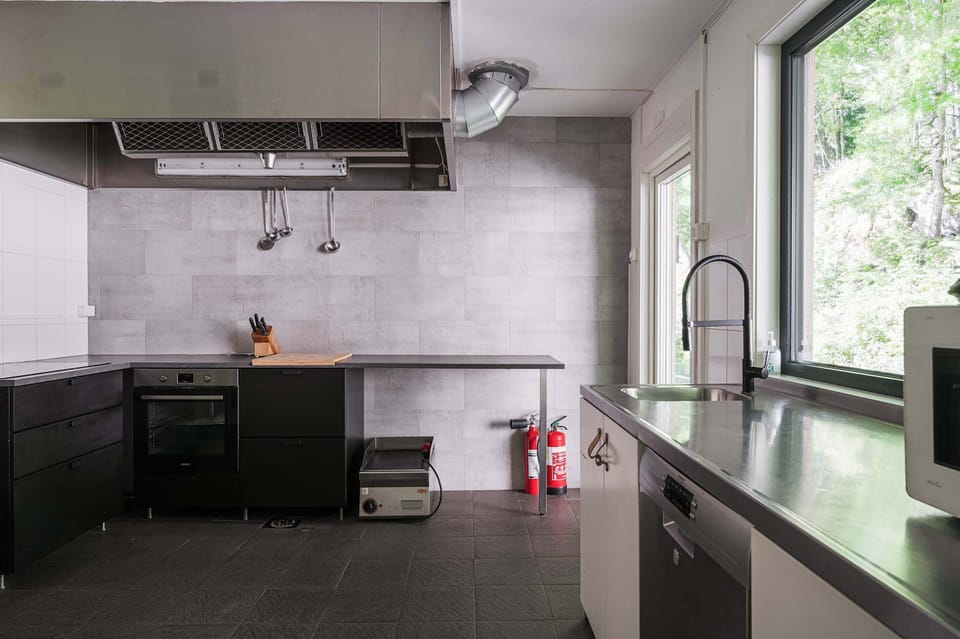 large ventilation and space to cook.