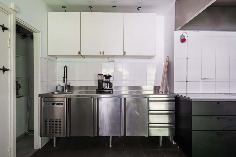 Large professional cool / freeze bench (normal freezer and fridge aside)