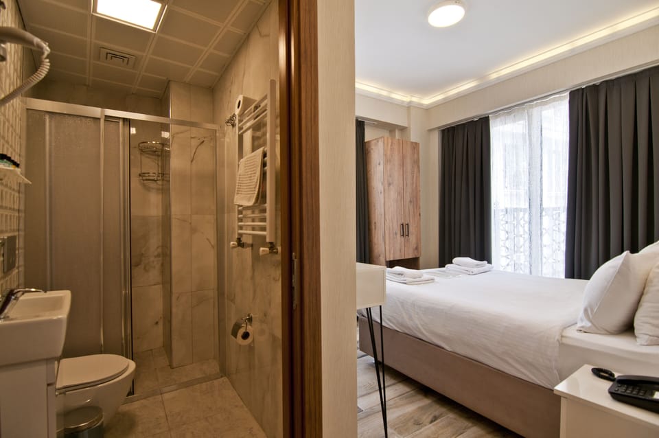 Annex building double room | Egyptian cotton sheets, premium bedding, minibar, in-room safe