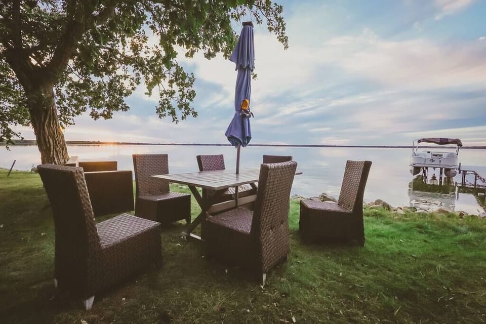 Shoreside dining and relaxation!