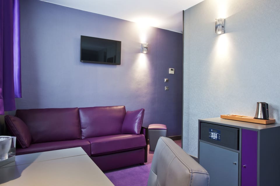 In-room safe, desk, soundproofing, free WiFi