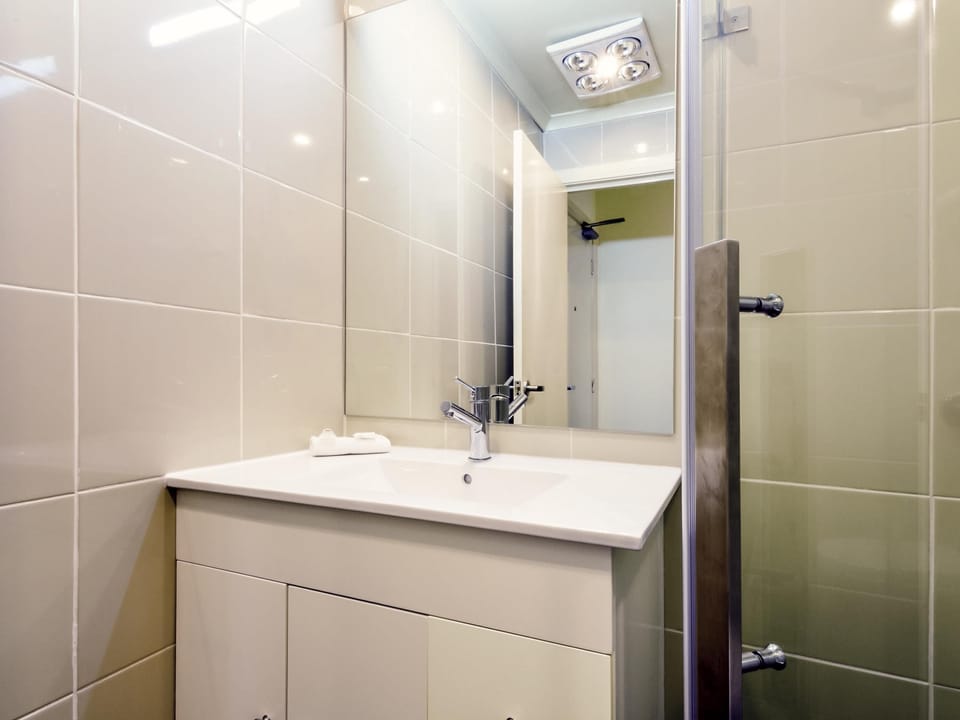 Standard Room, 1 Twin Bed | In-room safe, iron/ironing board, free WiFi, bed sheets