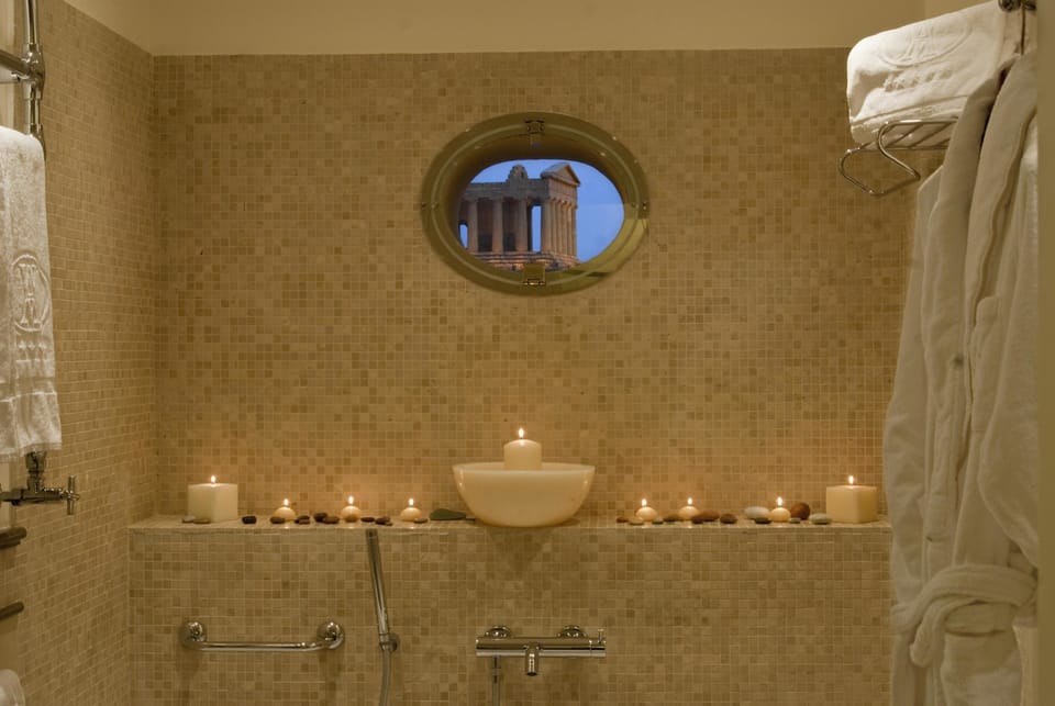 Presidential Suite | Bathroom | Rainfall showerhead, free toiletries, hair dryer, bathrobes
