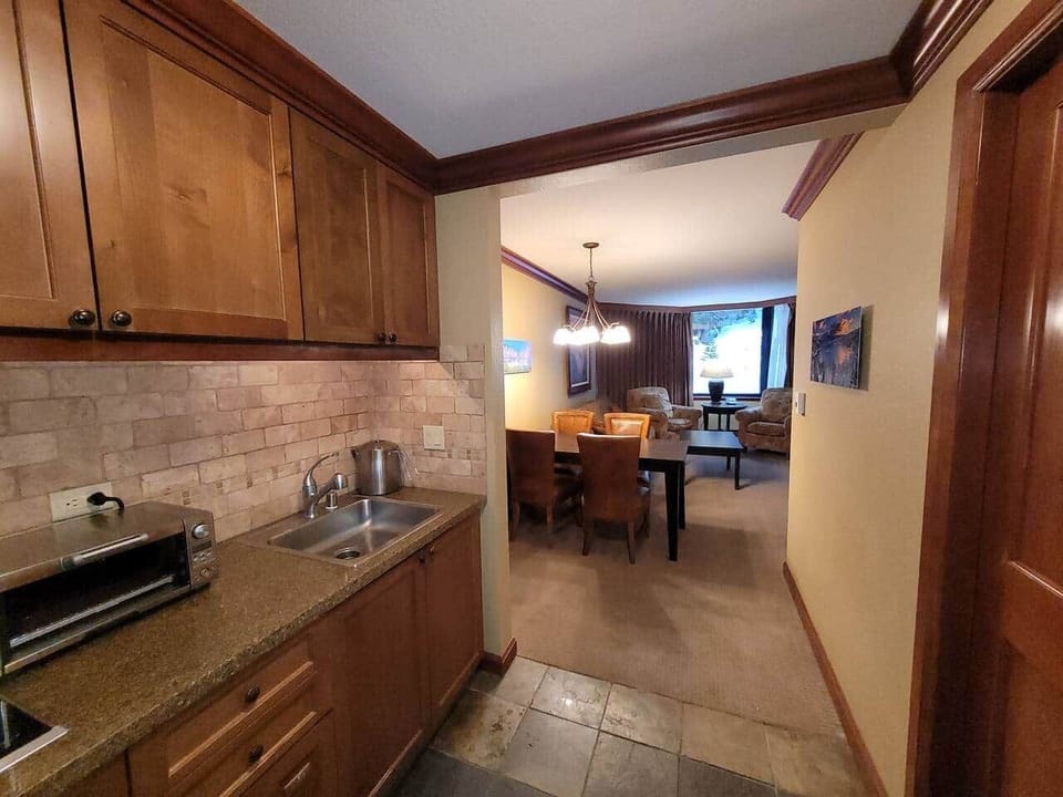 Roomy suite with resort kitchen and fireplace suite