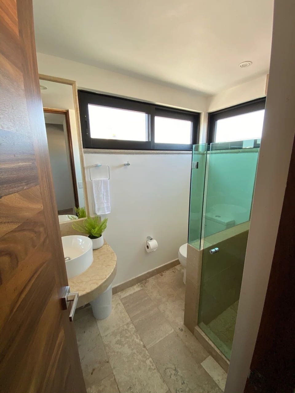 Comfort Apartment | Bathroom | Shower, towels