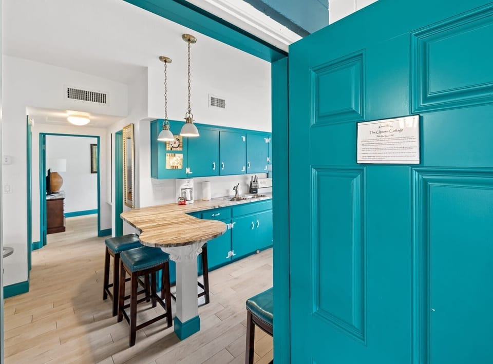 Entry / Breakfast Bar