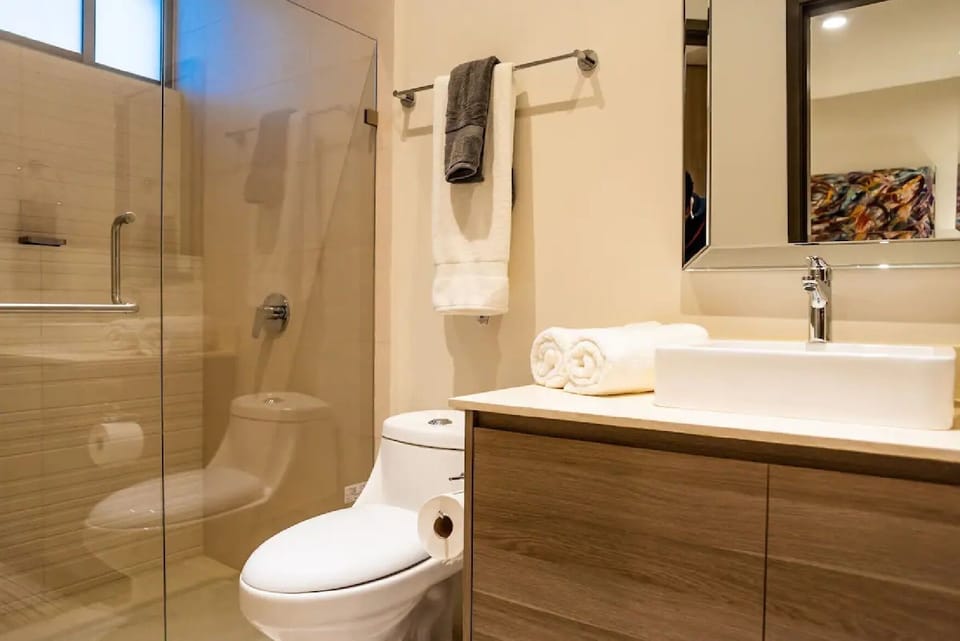 Comfort Condo | Shared bathroom