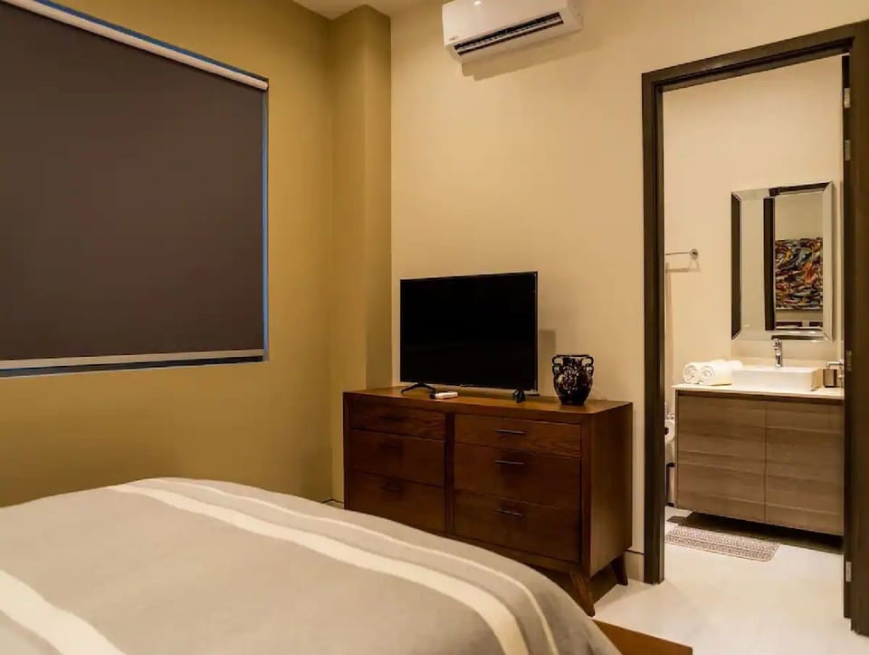 Comfort Condo | 3 bedrooms, free WiFi, bed sheets