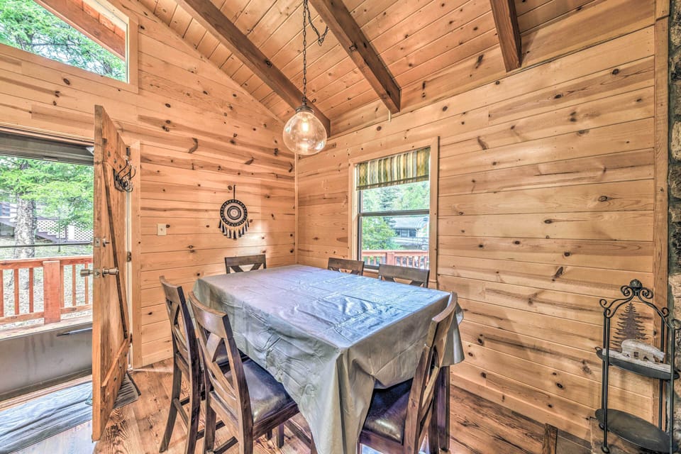 Dining Room | Dishware/Flatware Provided