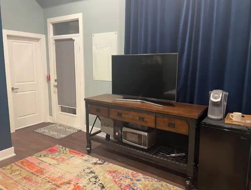A smart TV with streaming options is provided.