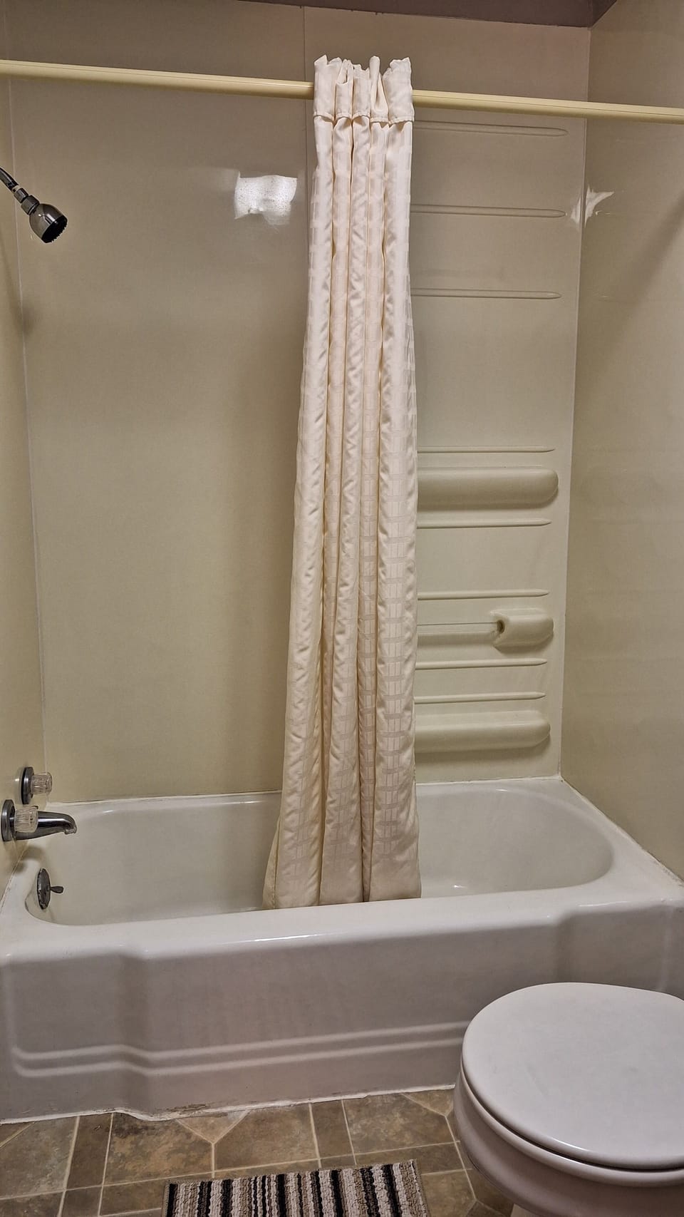 Deep soaking tub, towels