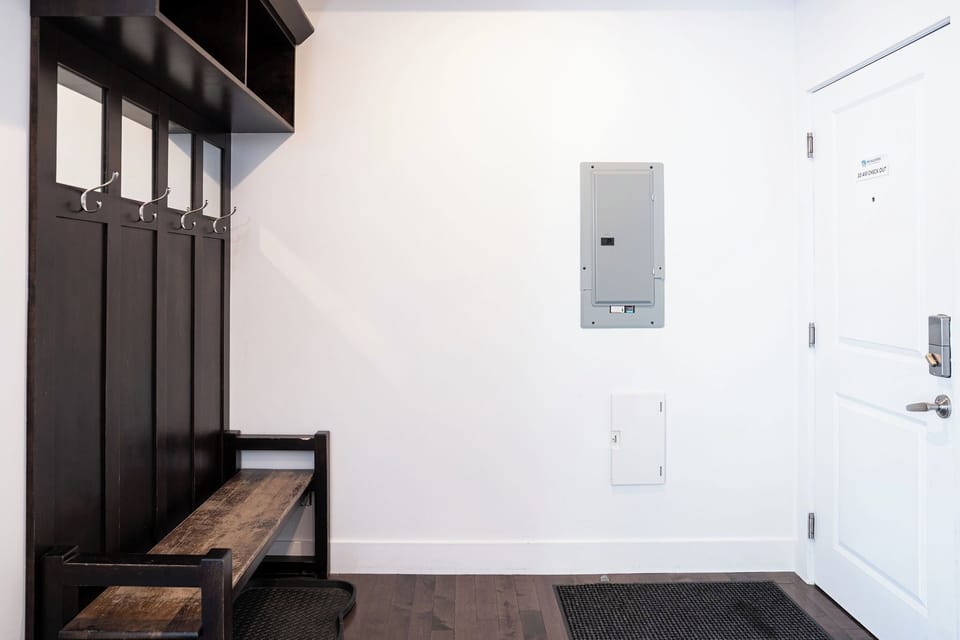 Condo | Living area | 40-inch flat-screen TV with cable channels, TV