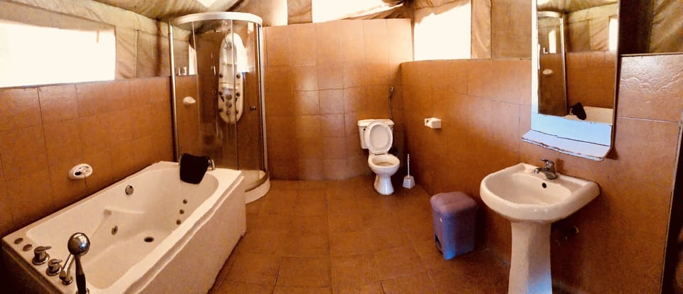 Deep soaking bathtub