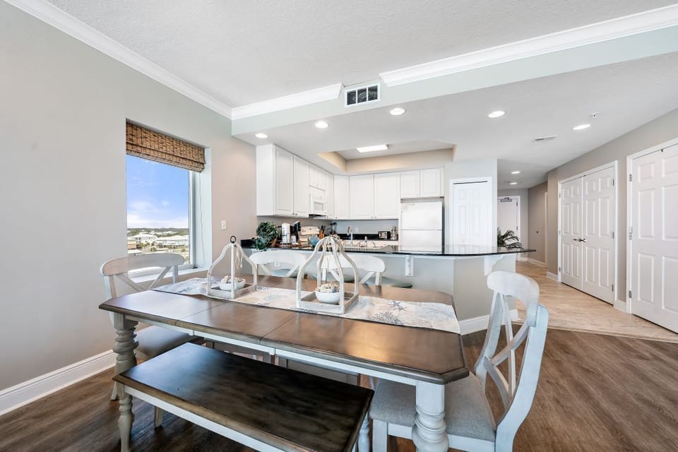 8 San Carlos 609 Dining Area