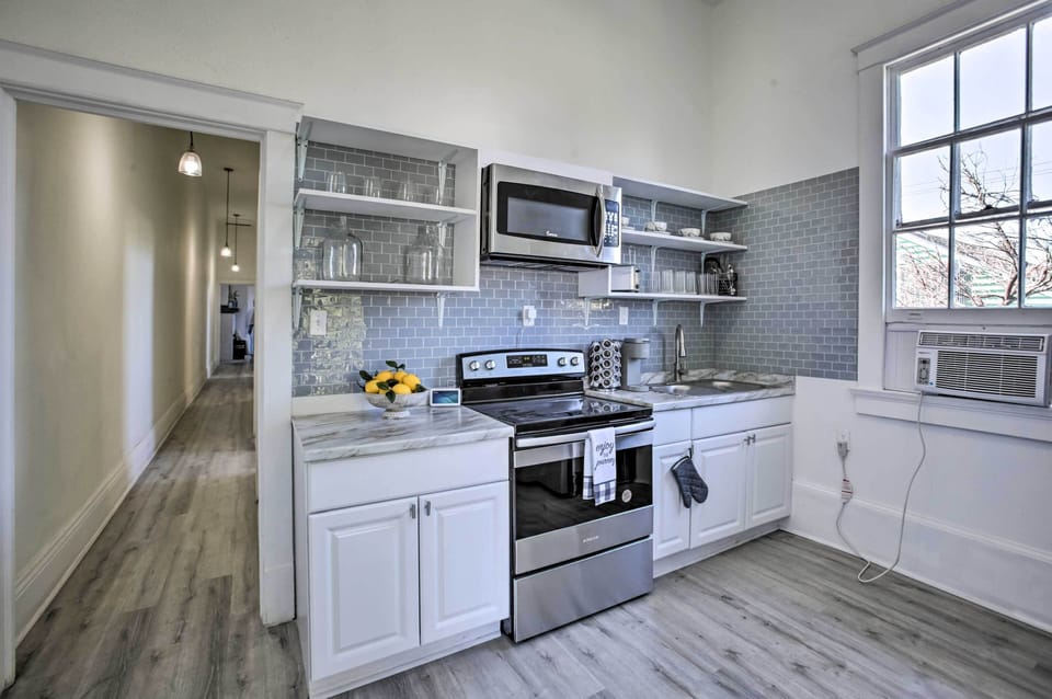 Kitchen | Equipped w/ Cooking Basics